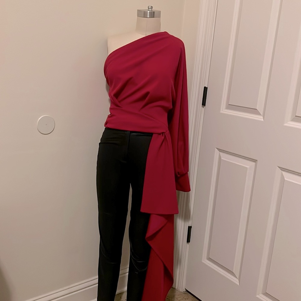Red one shoulder fashion top